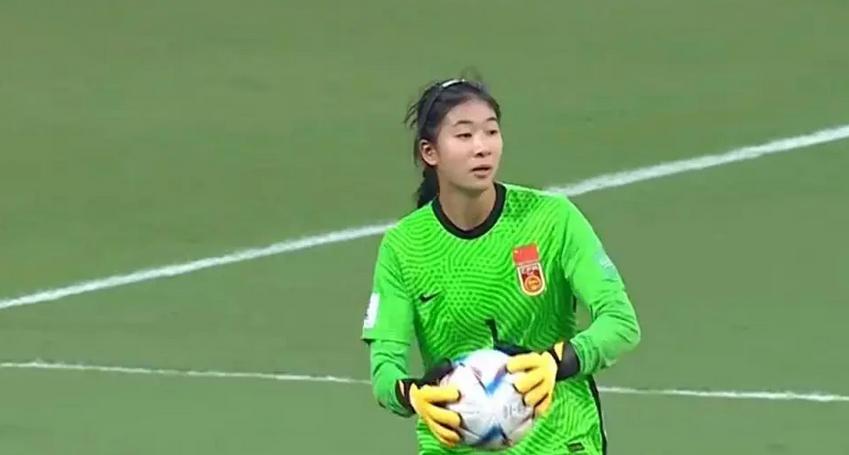0-6、3-3！中国女足青年0胜世界强队：3线失衡，刘晨2扑单刀+扑点(4)