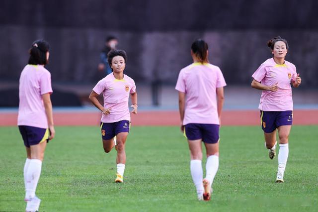 中国女足派出最佳首发阵容，你对世界杯首发名单怎么看？(2)