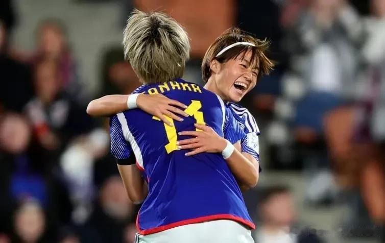 日本足球一直以技术精湛、团队配合和战术灵活性而著称。近年来，日本女足在国际舞台上(1)