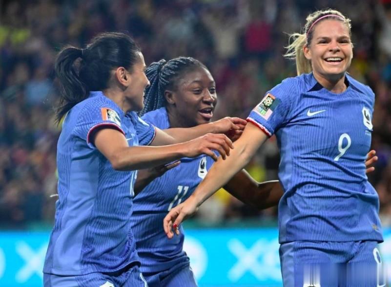 随着法国女足2-1巴西，巴拿马0-1牙买加，不出意外将会引发以下连锁反应！
1.(1)
