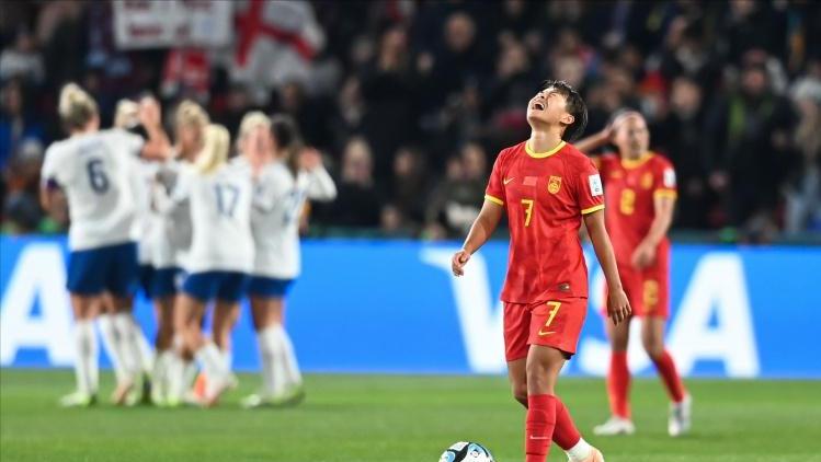 女足遭遇世界杯最大失利，战术保守是落败关键，未来前景不乐观(4)