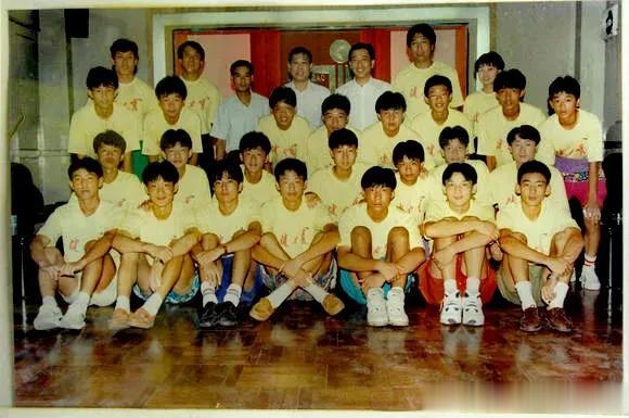1990年初，中国国家足球队聘请第一任外籍主教练，德国人施拉普那，因为1990年(2)