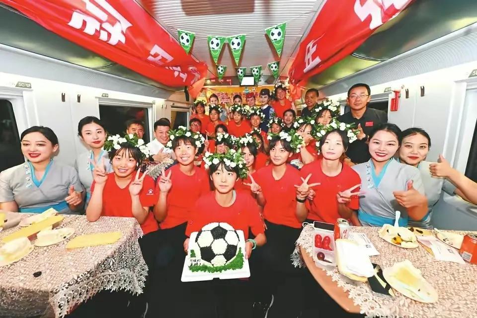 昨天之于中国女足姑娘，两件事令人深思：一件事是上下左右各界瞩目的中国女足世界杯1(2)