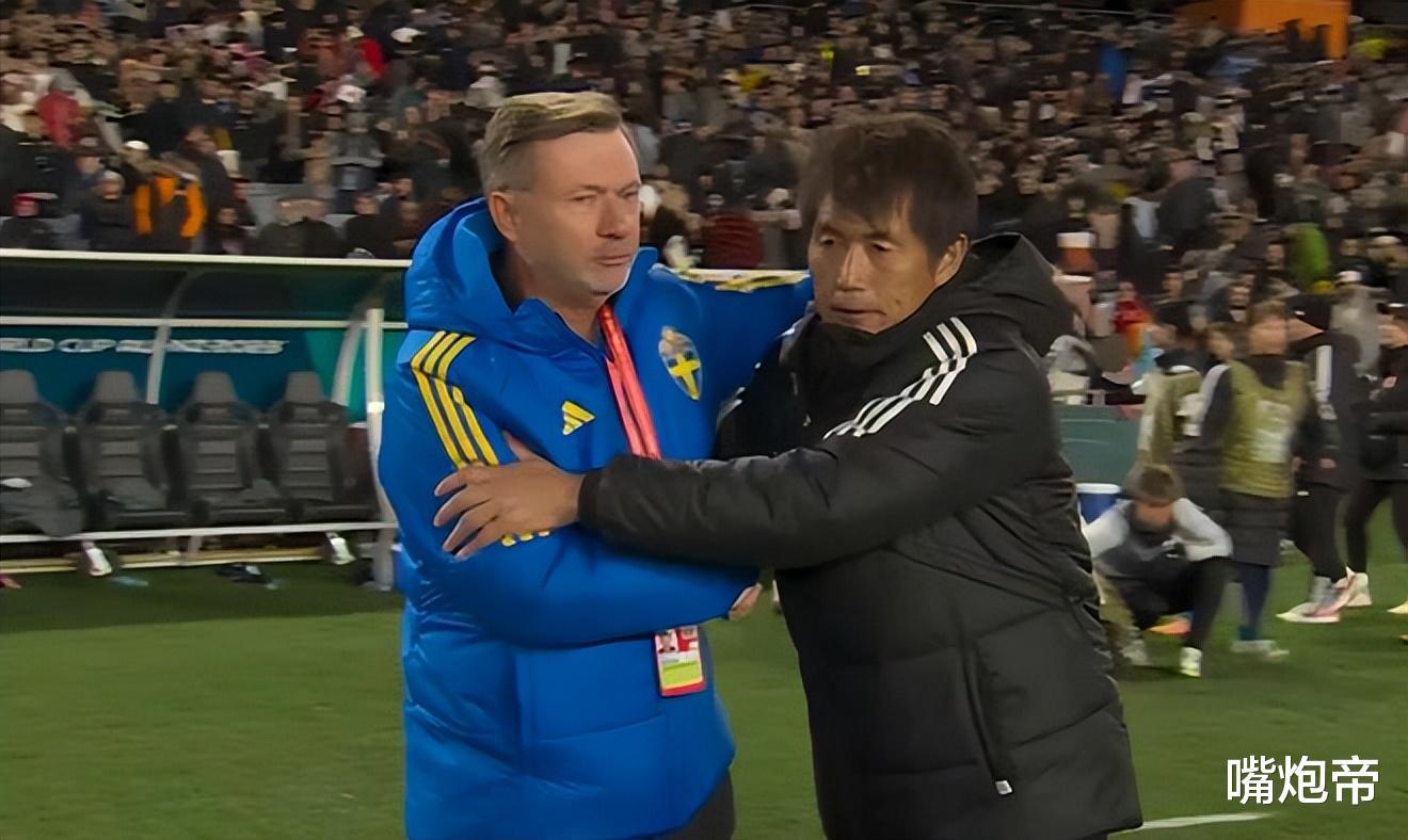 日本女足惨败，第一美女跪地痛哭，教练握手时输不起，别再嘲讽中国队(6)