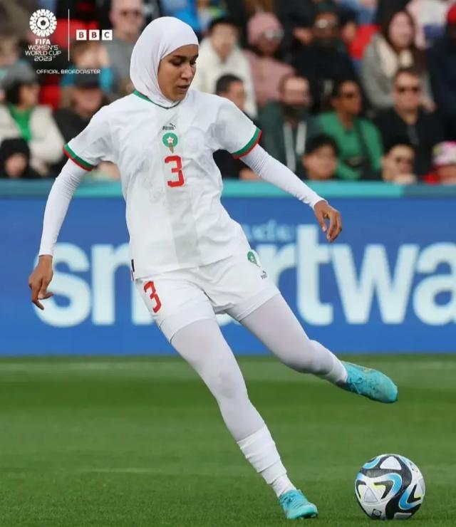 摩洛哥女足后卫本泽娜：创造历史的勇敢者(1)