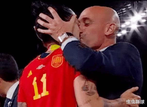 顺应民意，吻别来了！西班牙足协主席辞职，声称：无法继续工作(1)