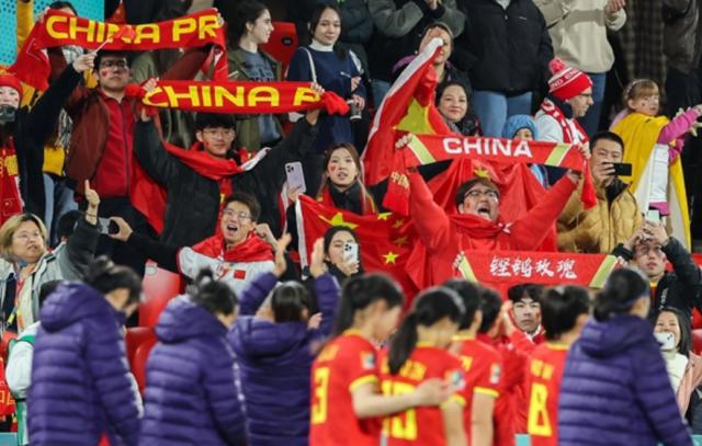 澳洲记者:中国女足或许表现不佳 但球迷绝对给力(3)