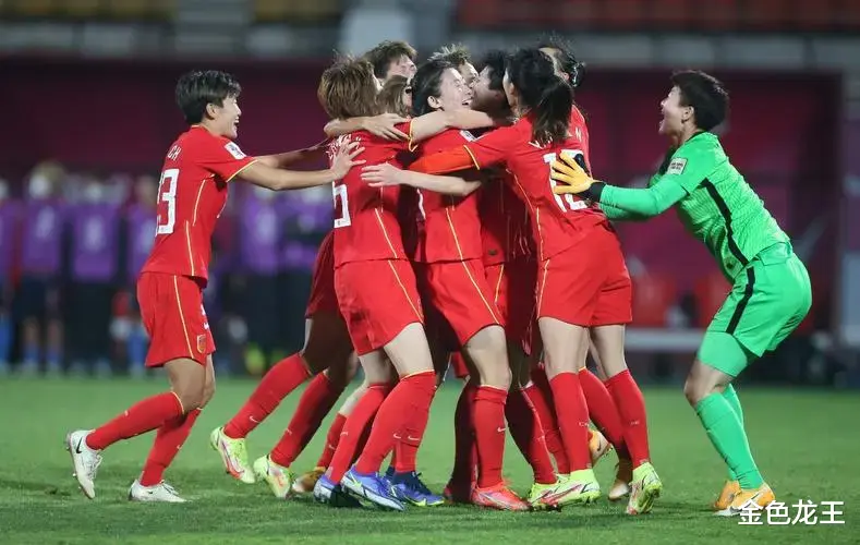随着中国女足3: 4日本女足，最适合担任中国女足主帅的有以下4人！(1)