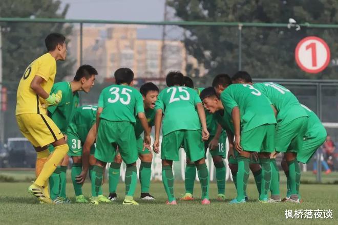中国年轻球员站起来！中国足球小将2-2越南河内，意志力真强悍！(4)