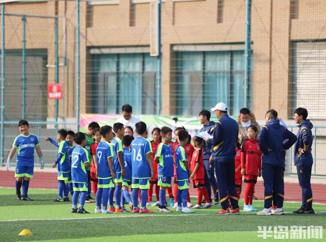 “2023年青岛市校园足球选拔营”首站活动在南京路小学举行(4)