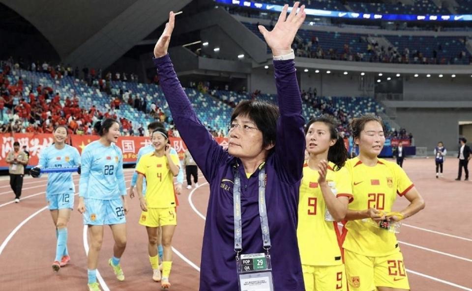 亚足联年度颁奖：水庆霞获最佳女足教练！比肩森保一，日本成赢家(2)