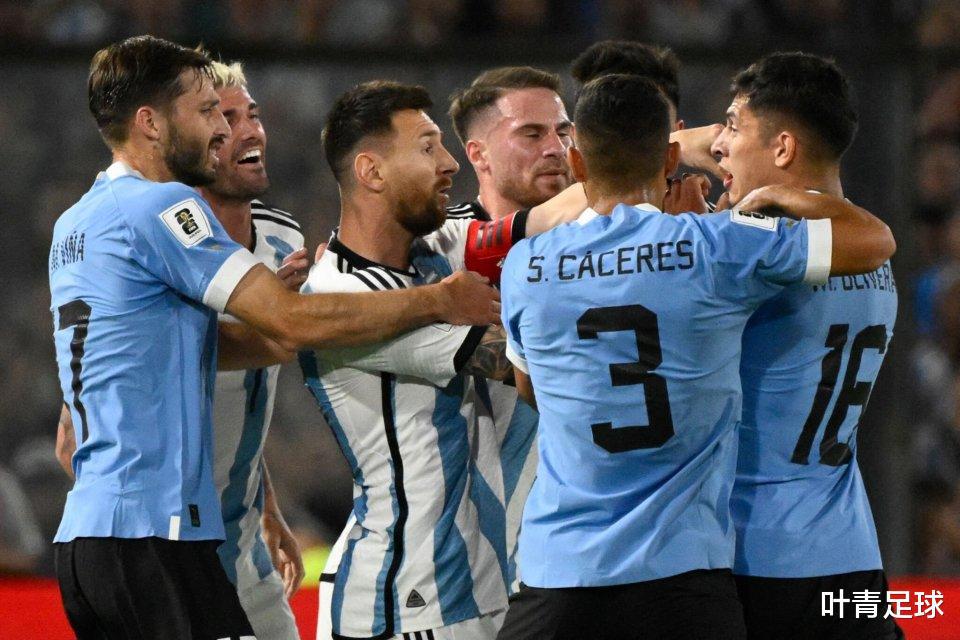 乌拉圭22犯，梅西5次被掀翻！球王怒了：年轻人要学会尊重(5)