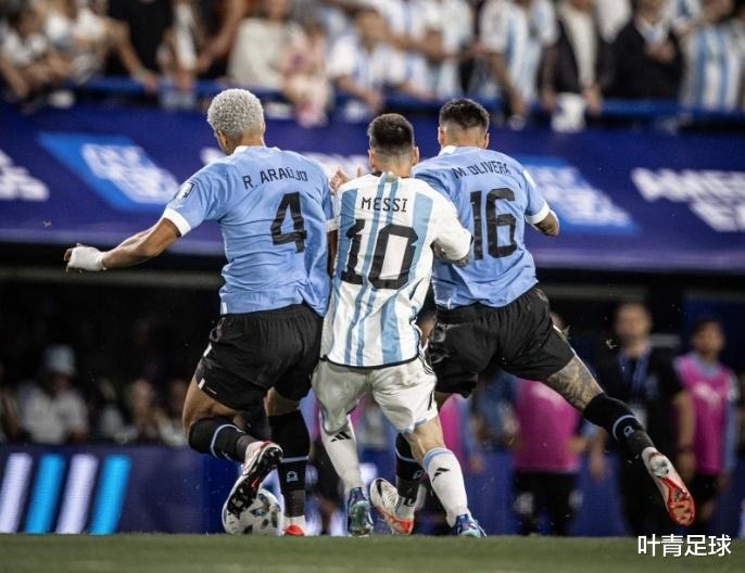 乌拉圭22犯，梅西5次被掀翻！球王怒了：年轻人要学会尊重(6)