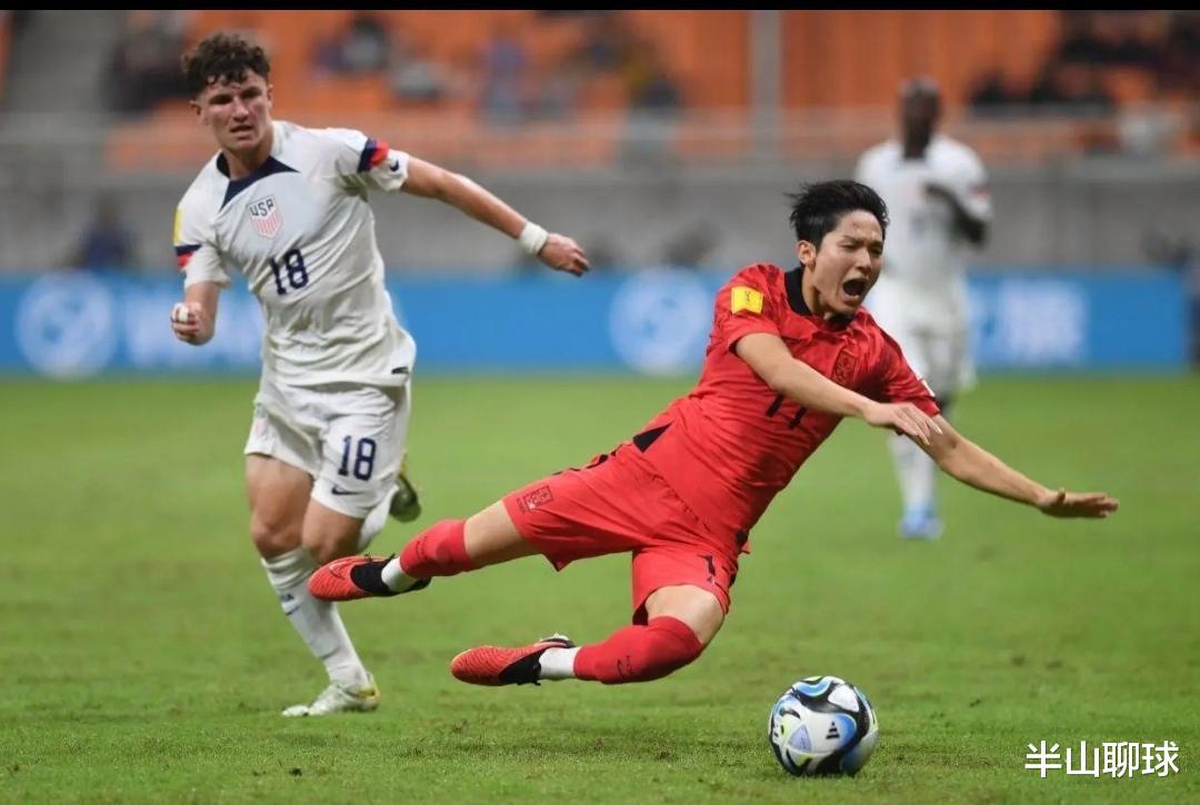 1-2！韩国队惨遭三连败，U17世界杯被淘汰，球员痛哭，但比国足强(3)