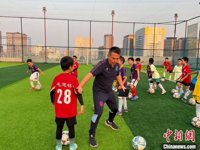 专访莱万特国际培训总监：中国足球青训需要耐心和时间(2)
