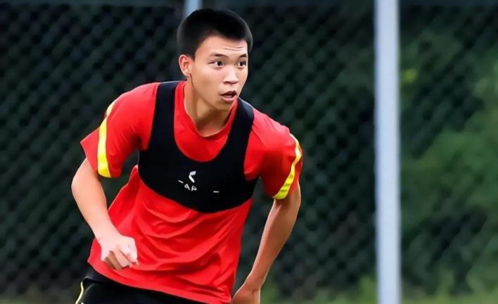 励志！16岁中国球员刚踢完亚冠，现被欧洲球队看上，有望留洋了(3)