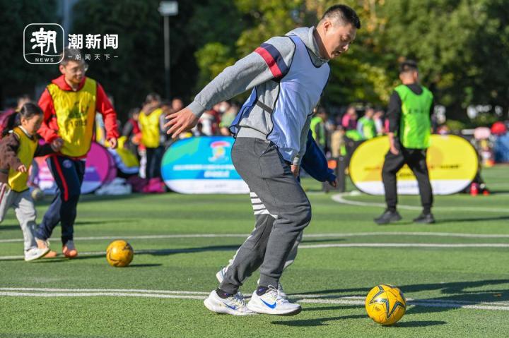杭州校园足球嘉年华 秀出童趣和亲情(1)