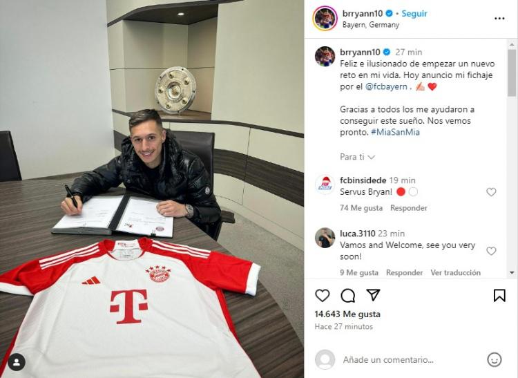 拜仁新援萨拉戈萨晒签约照：开心并带着憧憬开始一个新挑战(1)