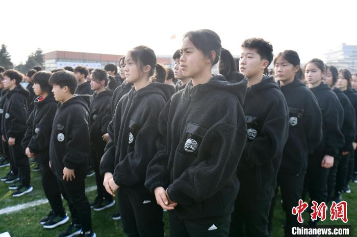 近百名女足U15小队员在成都参加“雏凤计划” 入选者将赴德训练(1)
