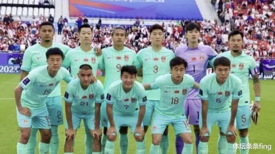 亚洲杯：中国国足战卡塔尔前，流出武磊在更衣室责怪刘彬彬的视频！(1)
