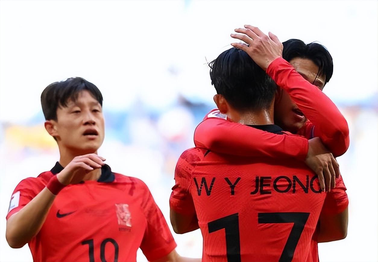 感恩C罗！世界杯后亚洲杯又立功，韩国媒体实名表扬，梅西学不会(7)