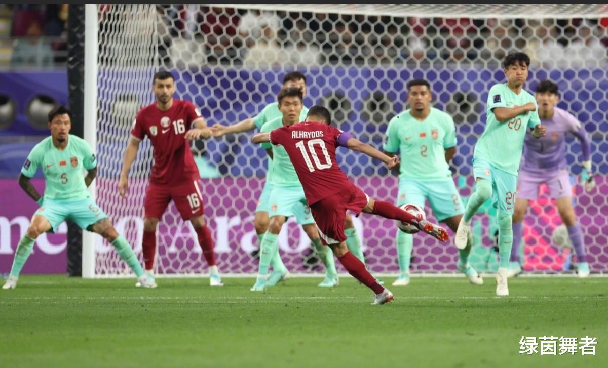 一场4-3让国足躺赢，成亚洲杯丢球最少球队，4大国脚仍是亚洲一流！(2)