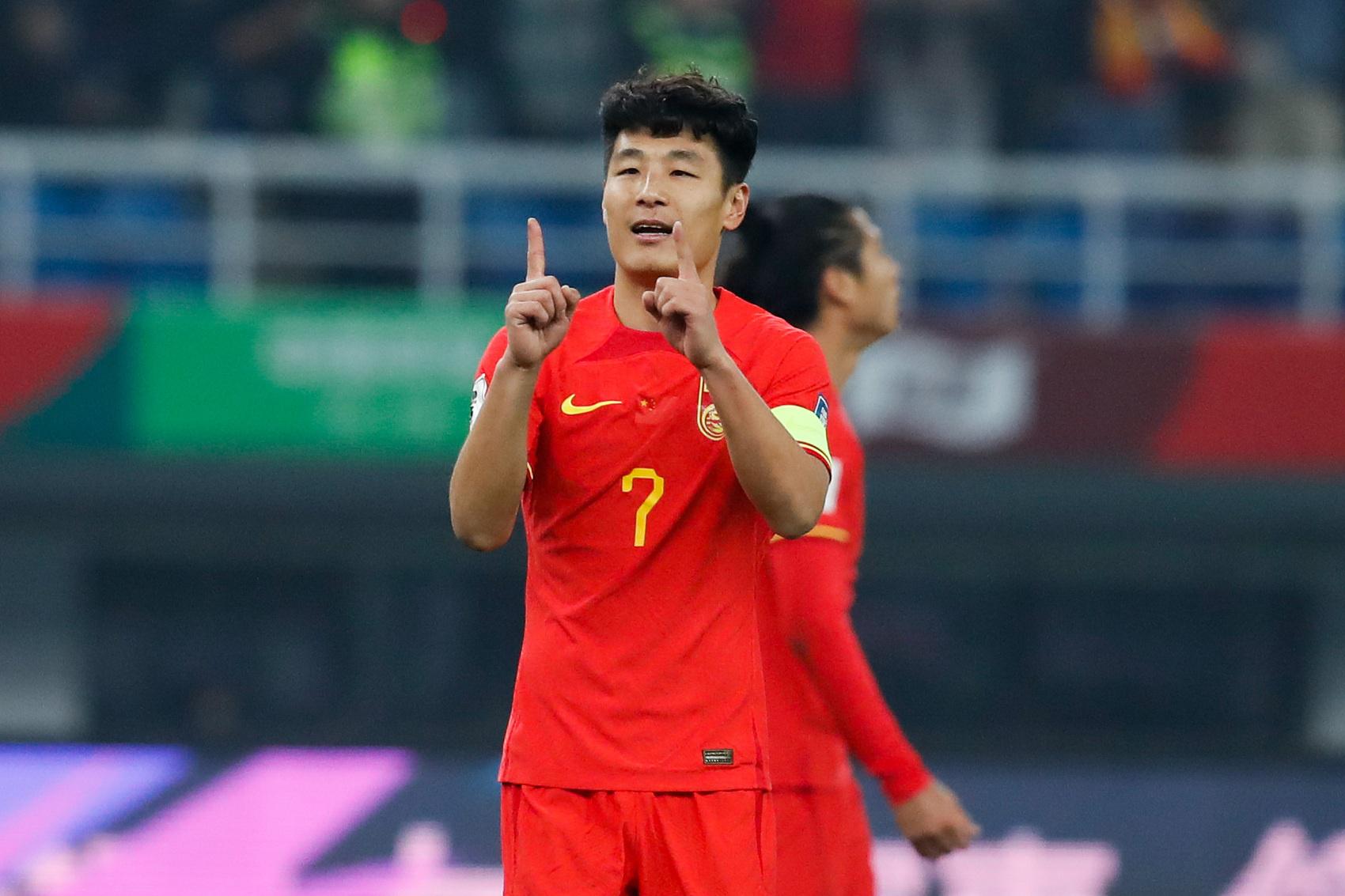 董路：中国足球缺偶像，武磊这两场的表现就是中国踢球孩子的榜样(1)