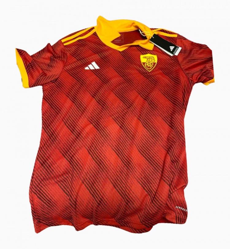 罗马发布特别款球衣，将在4月6号首都德比中亮相(1)